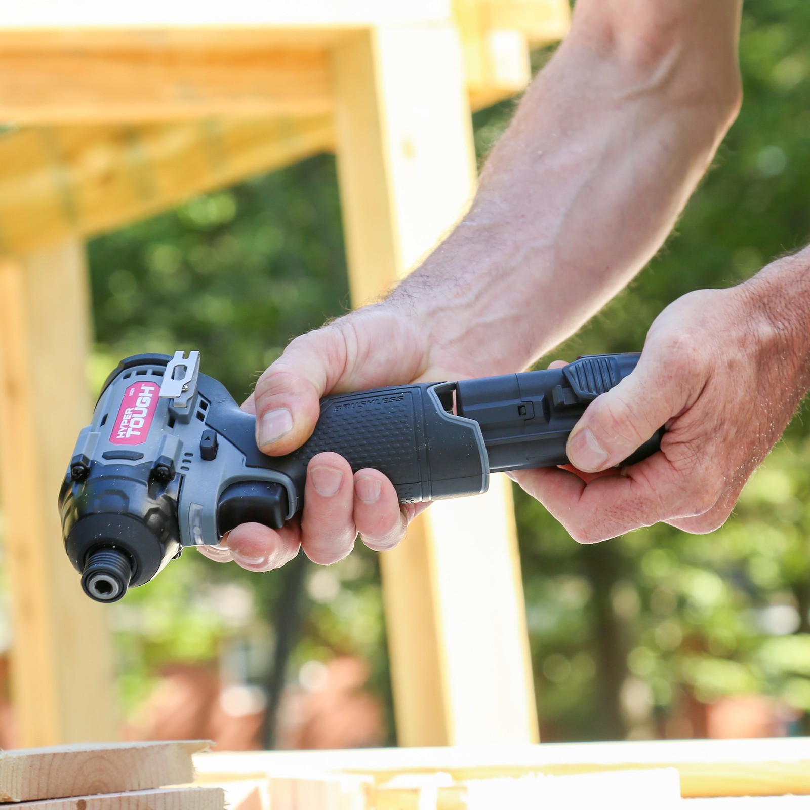 12V Max*Lithium-Ion Cordless BrushlessImpact Driver with1.5Ah Battery andCharger