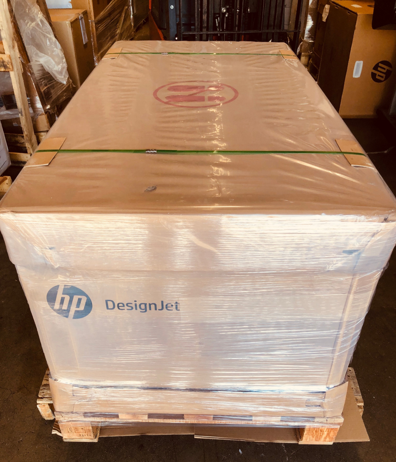 T8W18B HP DesignJet Z6 Dual Roll 44″ PostScript Printer with Vertical Trimmer