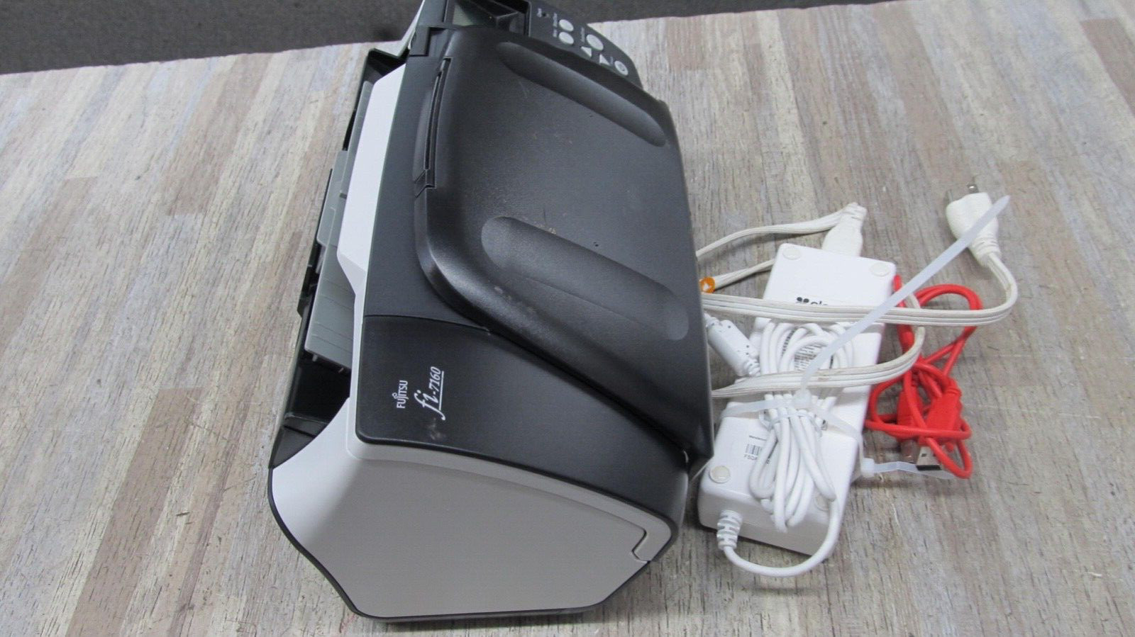 Fujitsu fi-7160 Scanner.MISSING BACK PAPWER TRAY. FREE SHIPPING