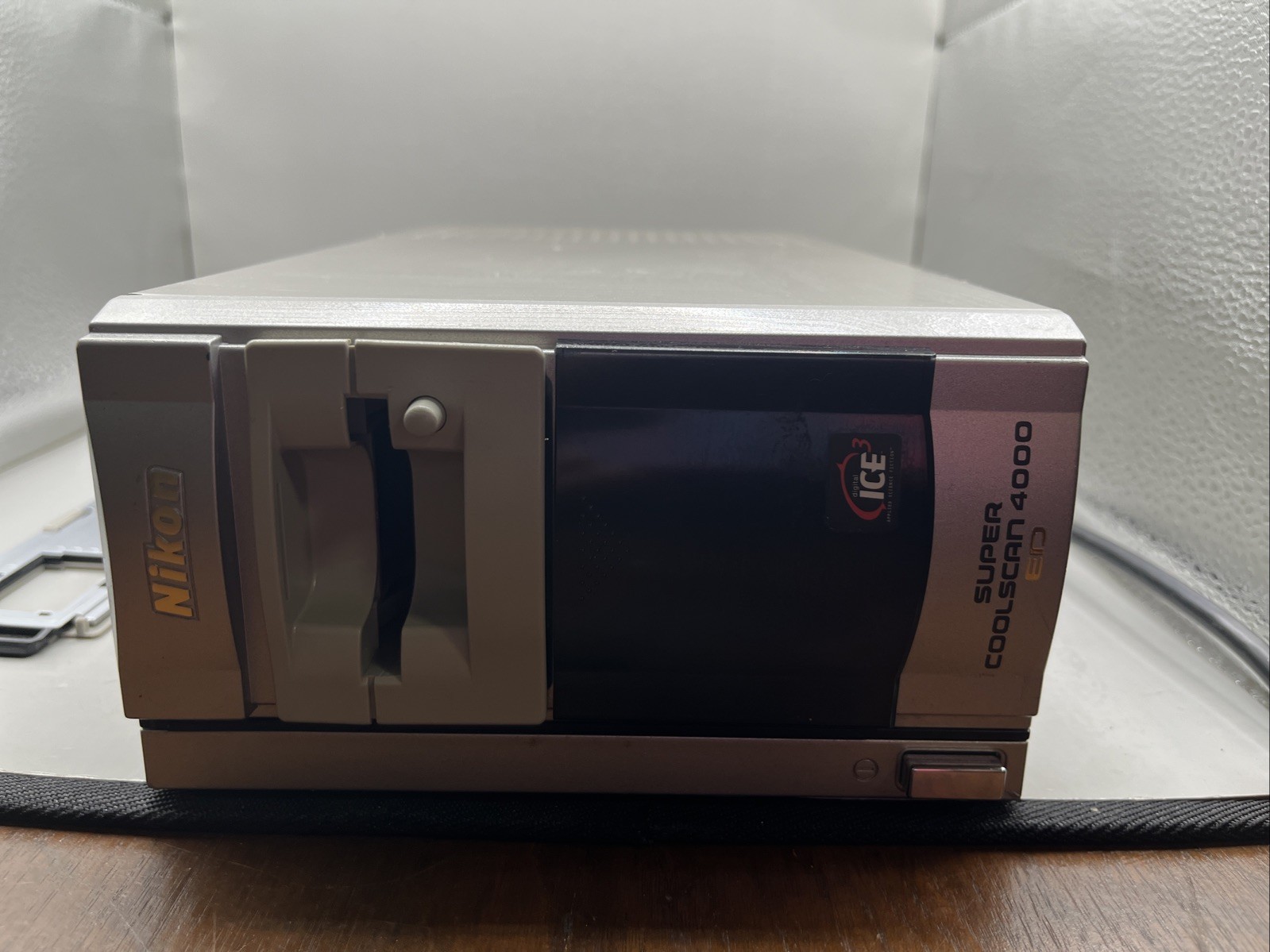 Nikon Super COOLSCAN 4000 ED Photo Slide & Film Scanner 35mm