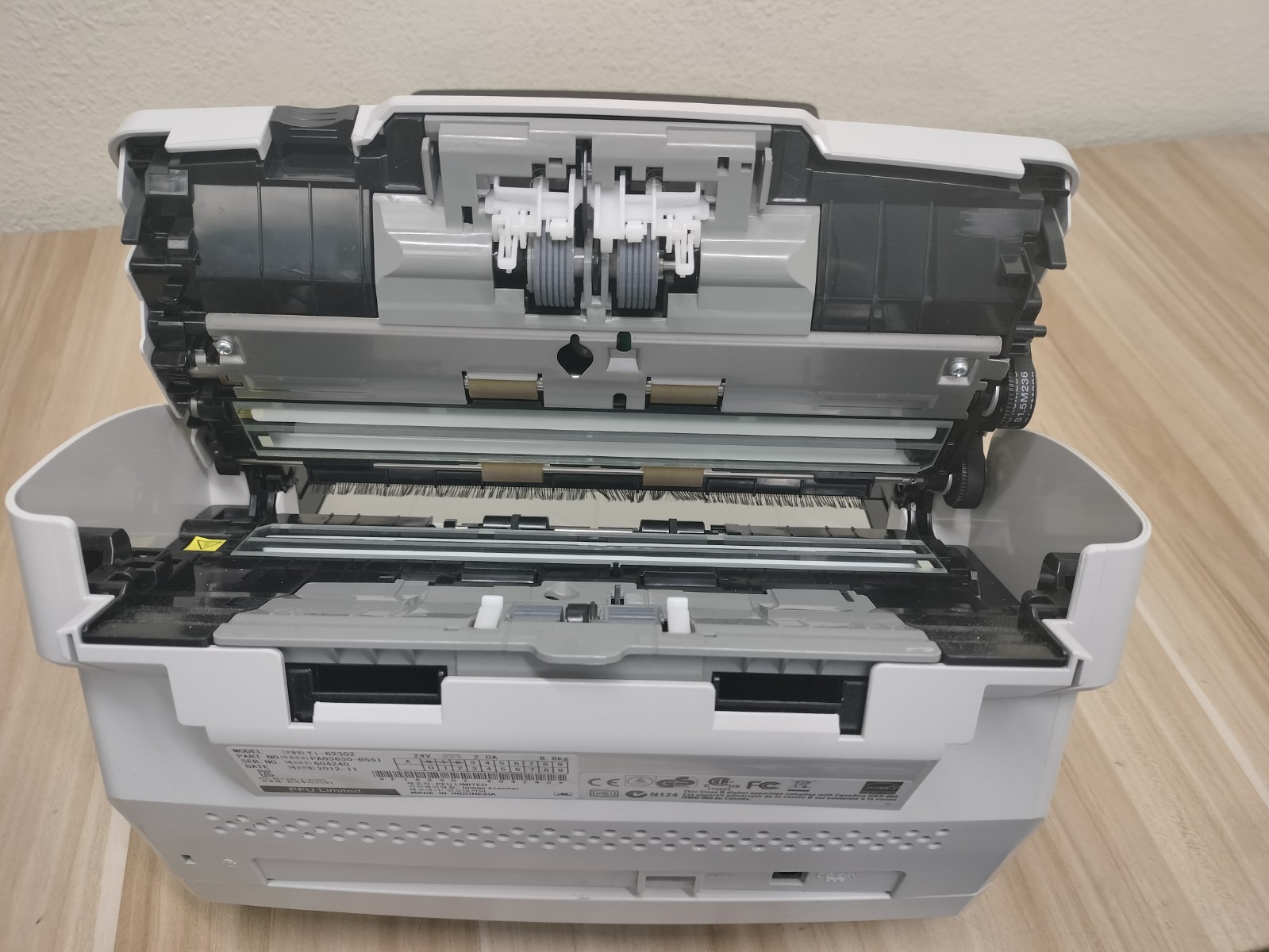Fujitsu fi-6230Z Scanner w/ Scanning Bed *NO ADAPTER*
