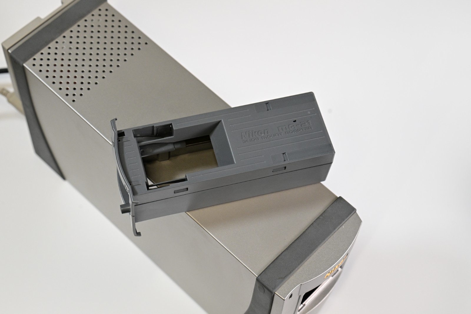 Nikon LS-5000 Film Scanner + 3 Adapters & Roll Film Cart. W Box + Laptop + More