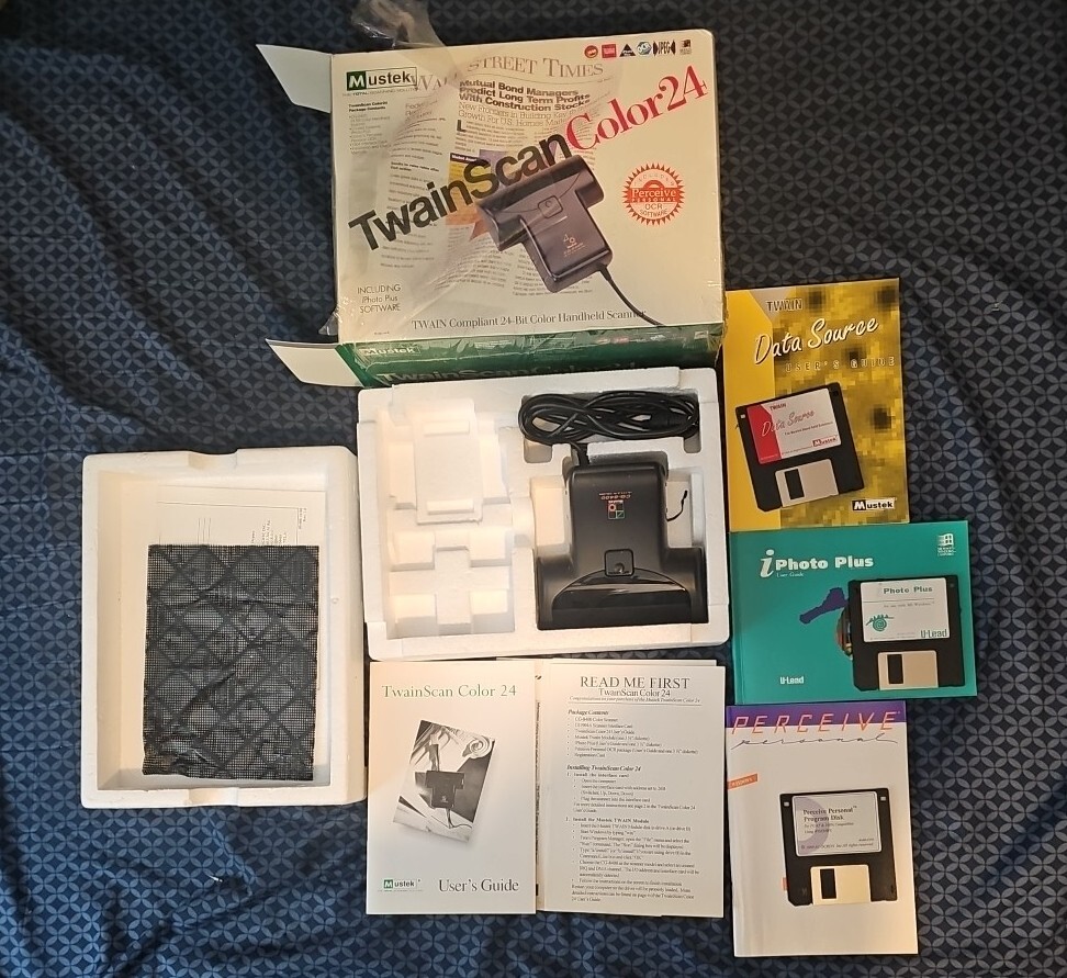 Mustek Twain Scan Handheld Corded 24 Bit Color CG -8400 Scanner With Box