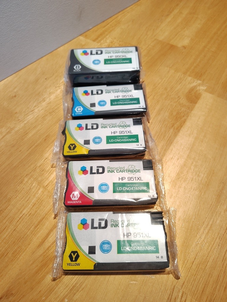HP 950XL And 951XL Ink Cartridges. As Shown In Picture. 5 Pieces Total
