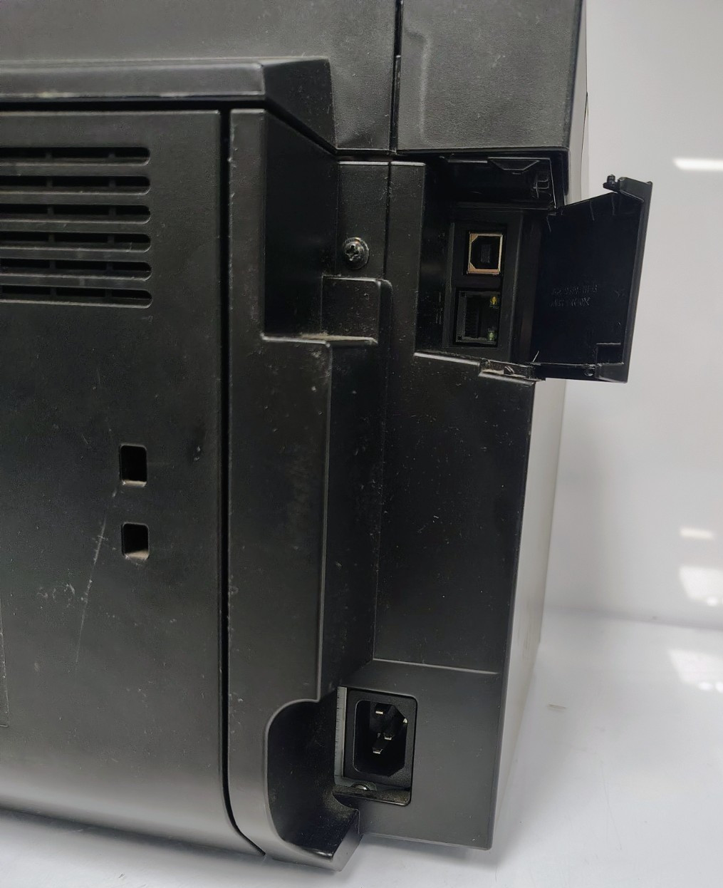 HP P1606dn LaserJet Printer Laser Network Duplex 25,683 Pages Printed