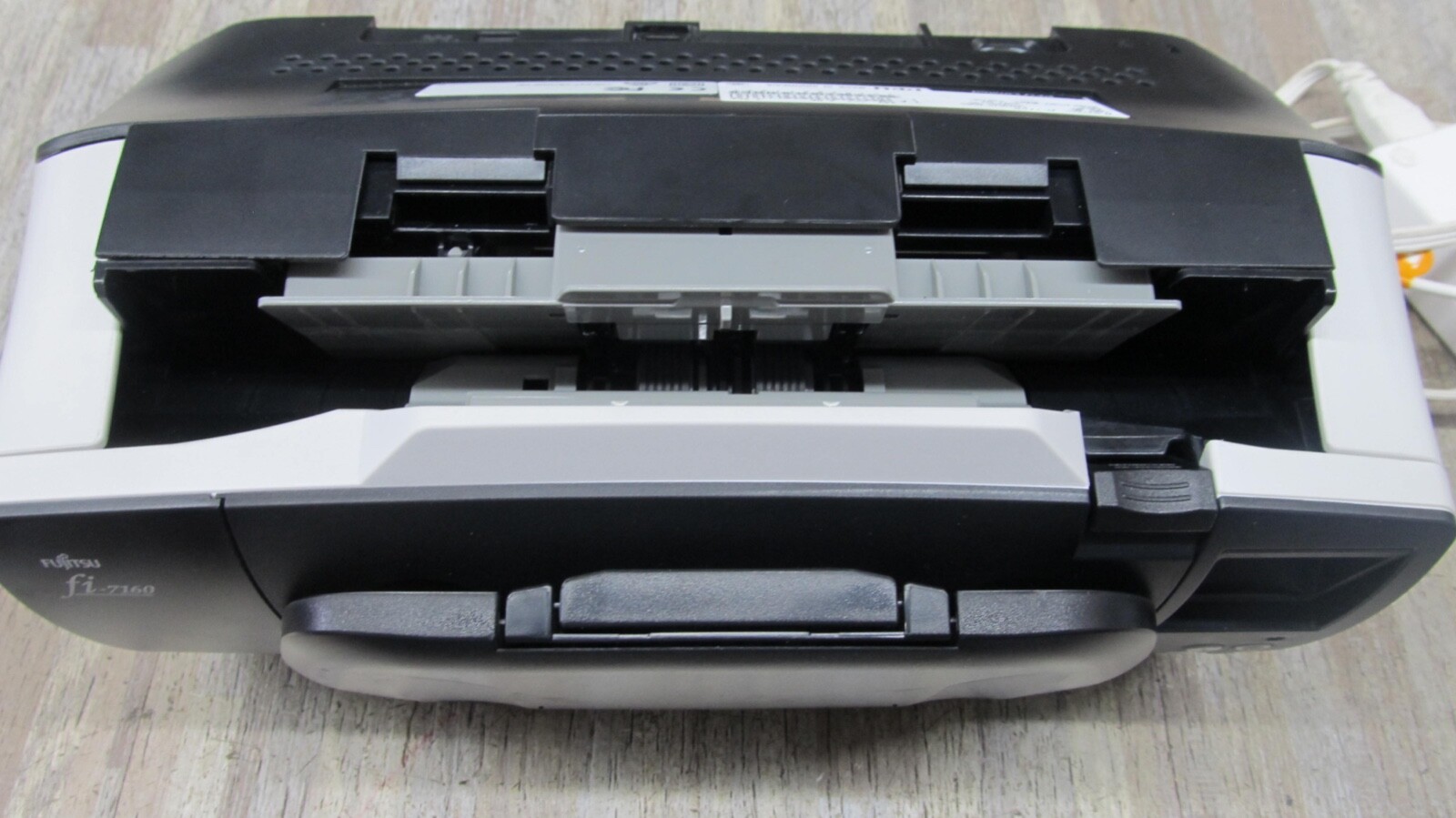 Fujitsu fi-7160 Scanner.MISSING BACK PAPWER TRAY. FREE SHIPPING