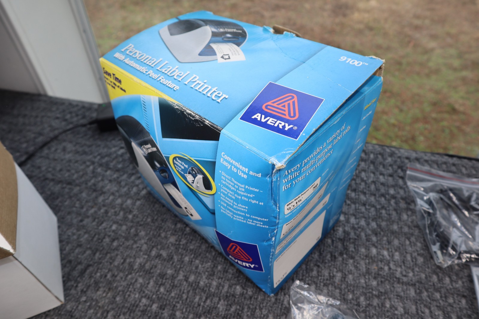 Avery 9100 Personal Label Printer With Accessories in Damaged Box