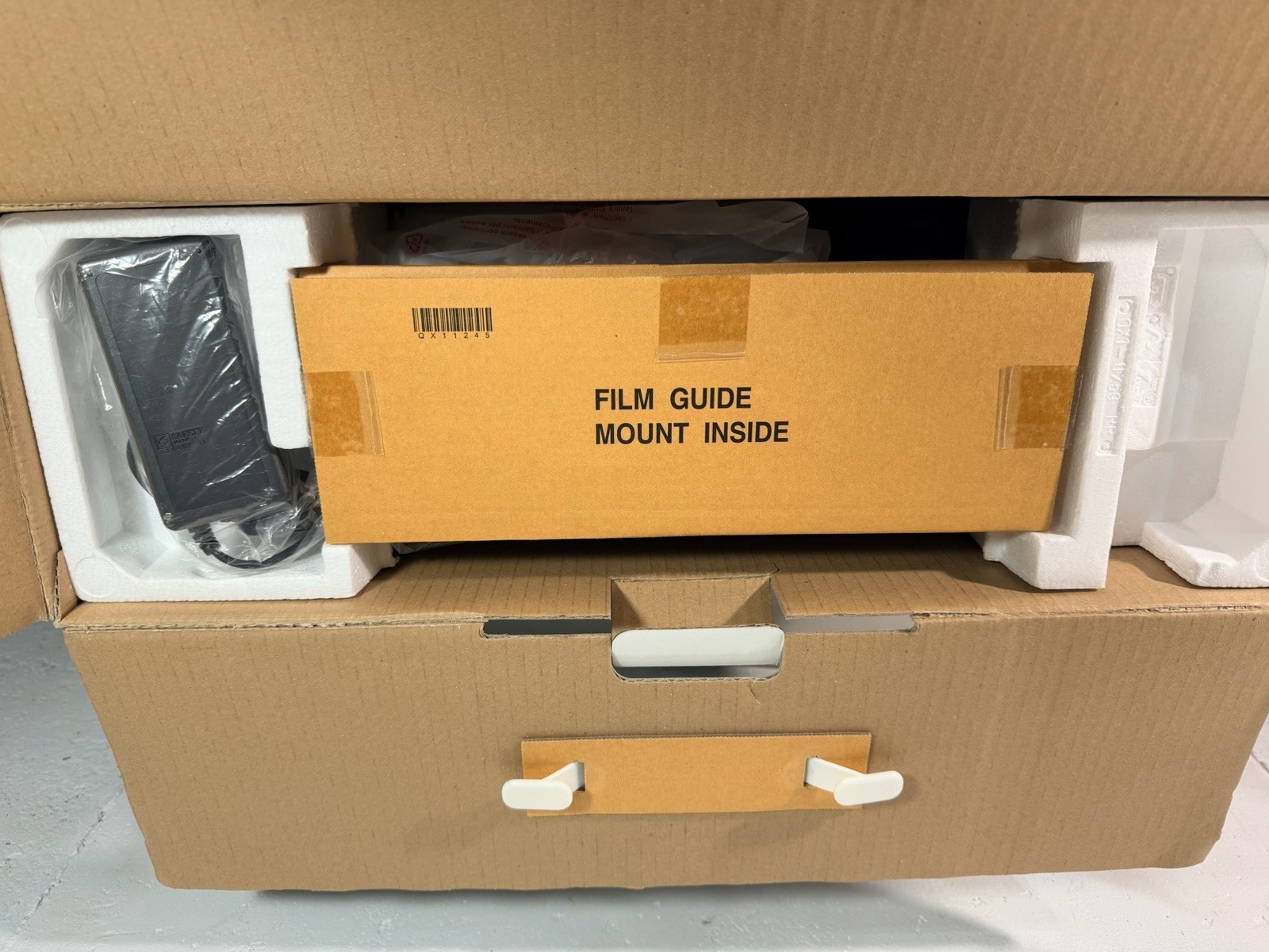 New Canon CanoScan 8800F Flatbed Photo / Film / Slide Scanner w/ Film Tray