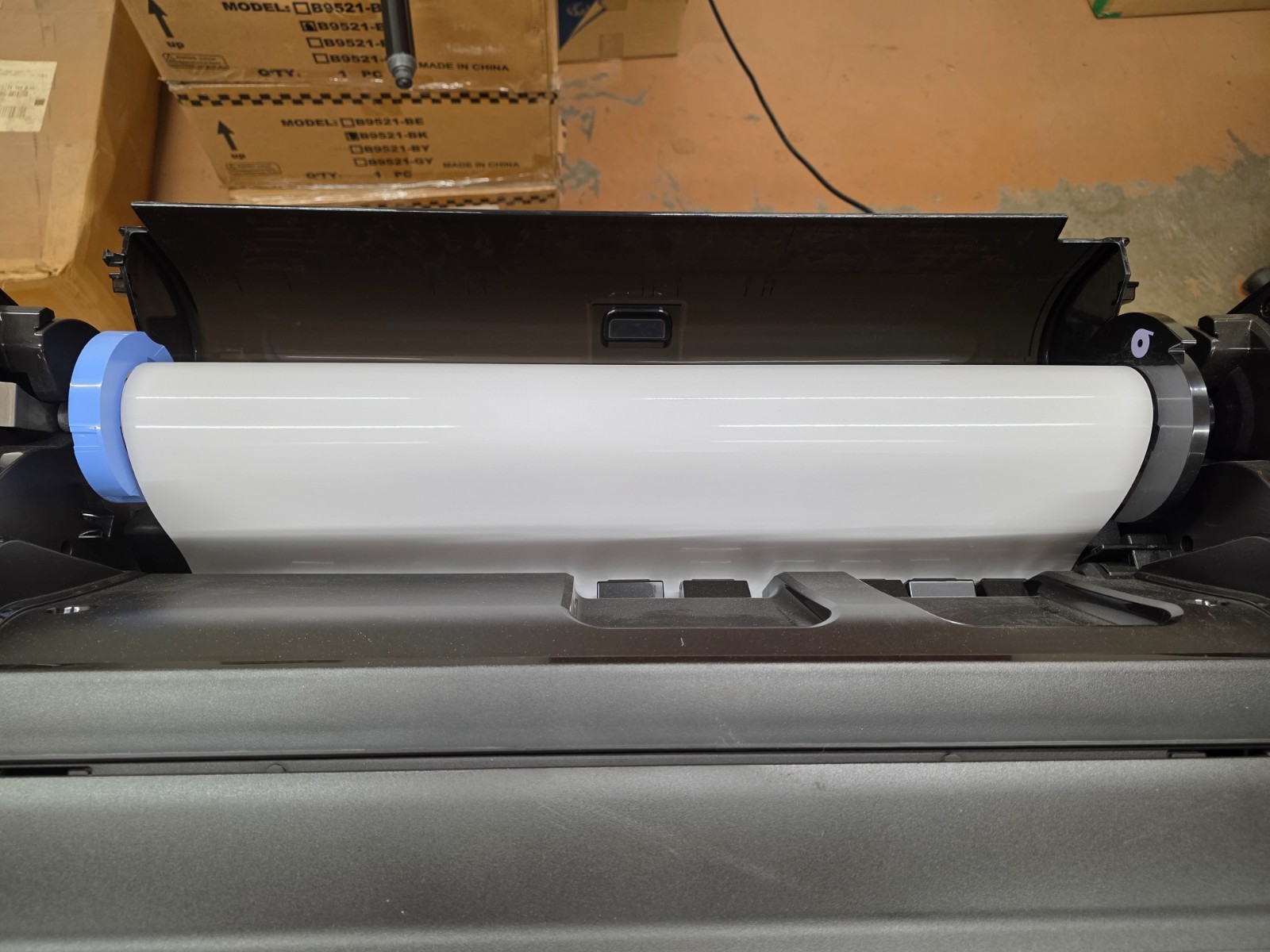 HP DesignJet Z6 Large Format PostScript Graphics Printer Model T8W15A